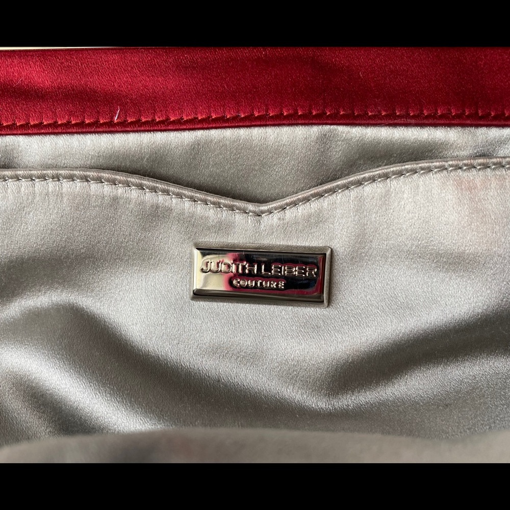 Judith Leiber Couture "Natalie" velvet clutch bag. - Picture 10 of 12